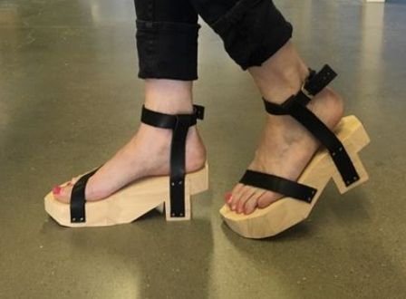 Design Sandal Kayu Modis Cara Bikin Terompah Modern 