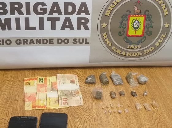 Homem de 55 anos e um menor de idade são detidos por tráfico de drogas em Gravataí