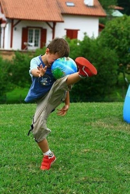 Fail niño con balón