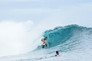 surf30 wsl tahiti pro 2022 Caroline Marks 22Tahiti RYD 3601 Beatriz Ryder