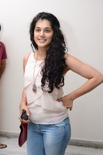 tapsee hot looking pics