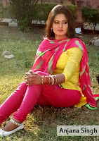 anjana singh ka photo, garden mei baithi hui anjana singh ki khubsurat pic