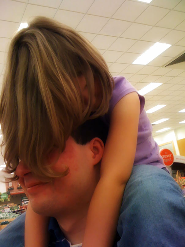 15+ Hilarious Pics That Prove Kids Can Sleep Anywhere - Napping On Daddy's Shoulders