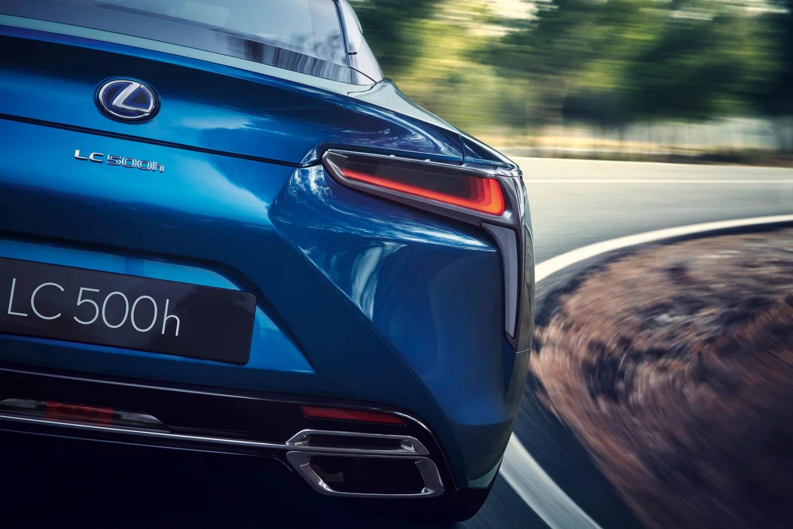 Bật mí siêu phẩm Lexus LC500h 2017 trước ngày ra mắt