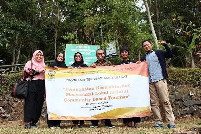 Dosen UI Berikan Pelatihan Warga di Lokasi Wisata Gunung Padang