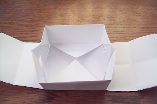 Southern OOAKS: Let's make a little paper box..shall we