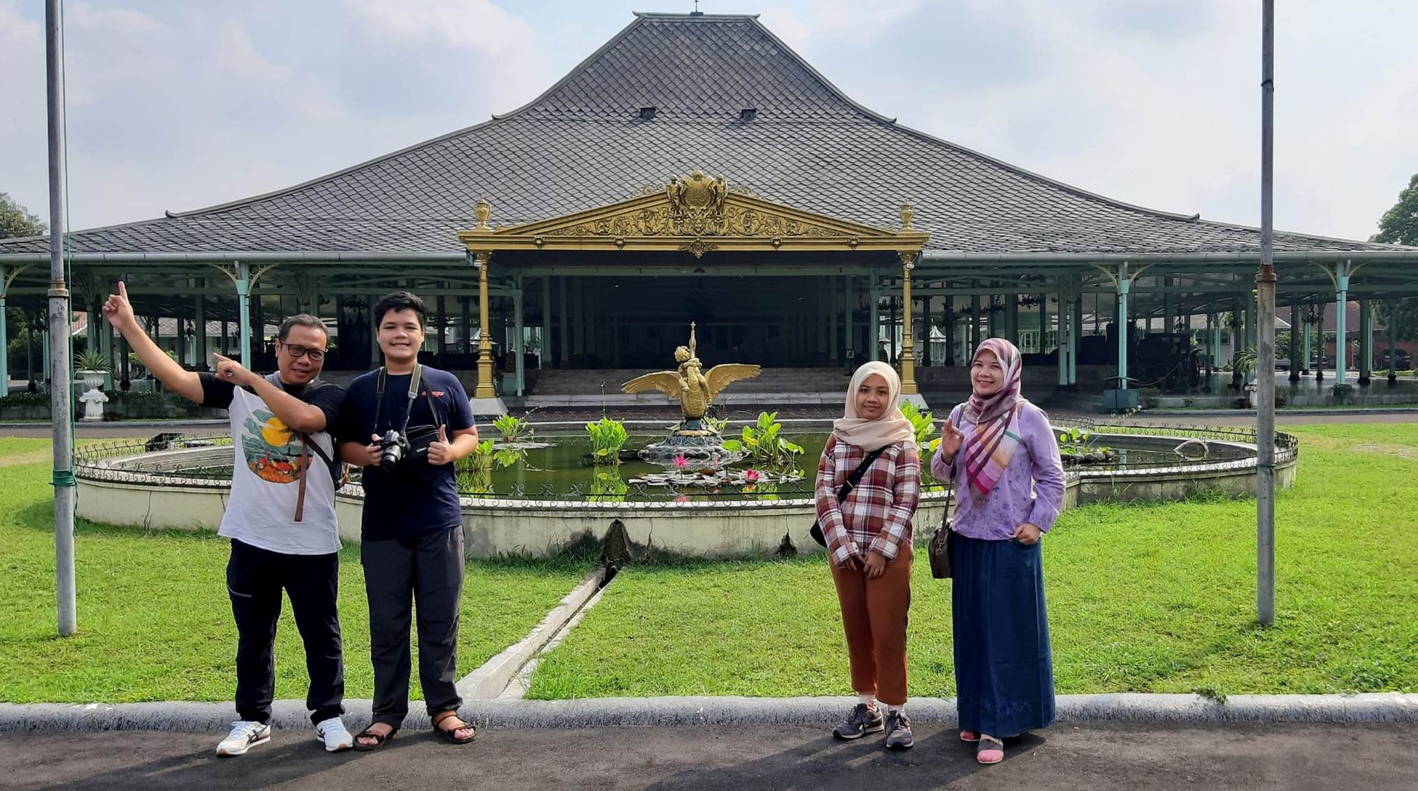 Berwisata ke Pura Mangkunegaran Surakarta yang Megah dan MemesonaNurul Sufitri Travel Blog