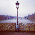 Colapsa una barandilla del Pont des Arts de París ( puente del amor ) 