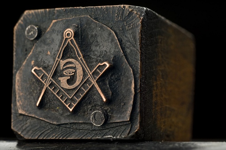 Misteri Simbol-Simbol Rahasia Freemason di Komputer Kita