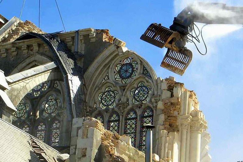 Demolição da igreja de Gesté, departamento de Maine-et-Loire