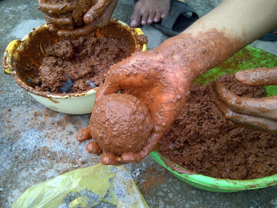 Membuat Telur asin dengan Pasir Bata