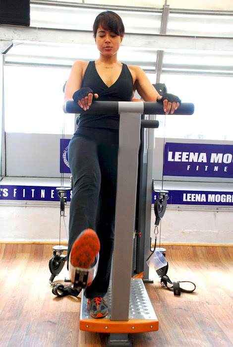 sameera reddy in gym actress pics
