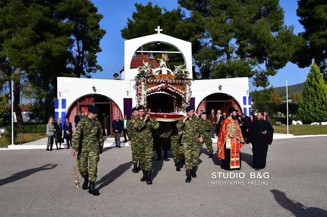 Περιφορά του Επιτάφιου στο Στρατόπεδο Ναυπλίου (βίντεο)