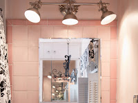 How To Decorate A Bathroom That Has Pink Tile