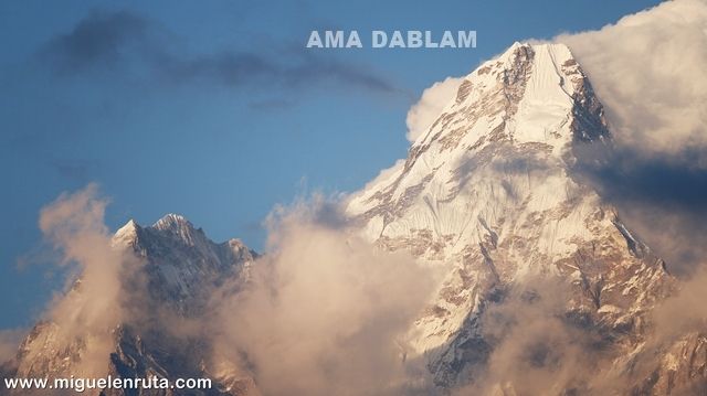 Ama-Dablam-Collar-Madre-Perla