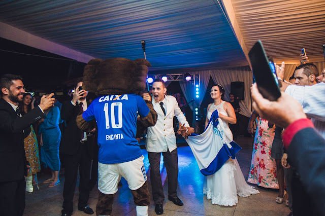 Raposão do Cruzeiro chega em casamento no Lupercius Buffet