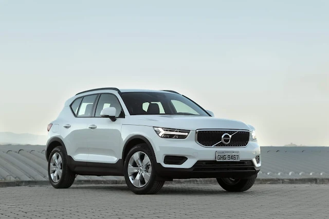 Volvo lança versão T4 do XC40 no Brasil - preço