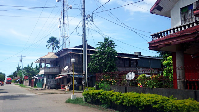 big old wooden houses in Pambujan Northern Samar