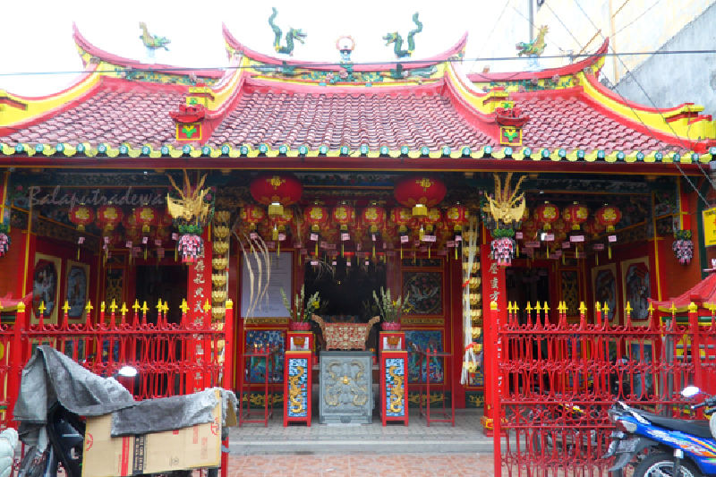 Belajar Agama Buddha Vihara di Indonesia