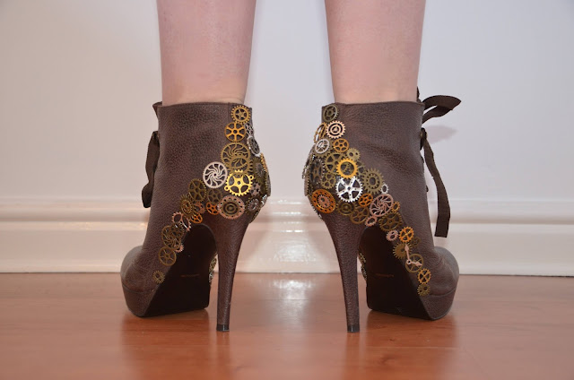 DIY upcycling steampunk cogs pimped up shoes