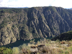 By E.V.Pita / Canyons of River Sil / Fall 2012 / Cañones del río Sil
