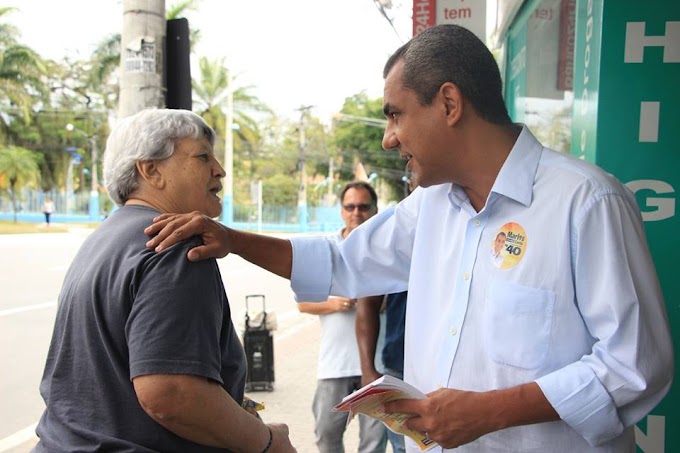 Em caminhada no Laranjal, Marlos apresenta propostas para saúde, educação e segurança