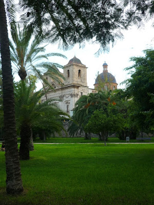 Iglesia del Temple de Valencia vista desde el antiguo cauce del Río Turia