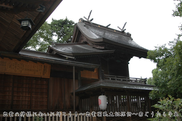 賣布神社　本殿右