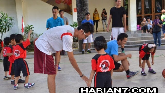 Peringatan HAN, PAUD Satya Wacana Hadirkan Pemain Basket