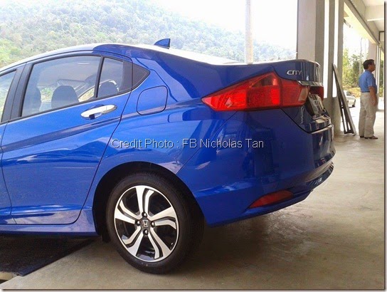 Pandangan sisi Honda city 2014