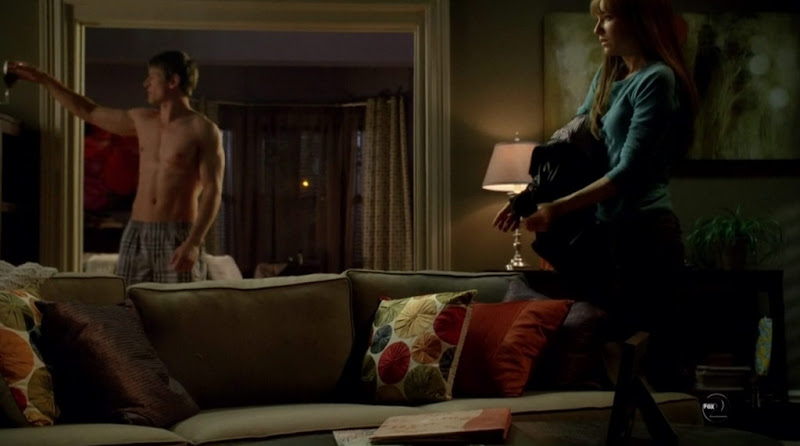 Philip Winchester Shirtless on Fringe s2e22