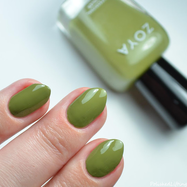 green nail polish swatch