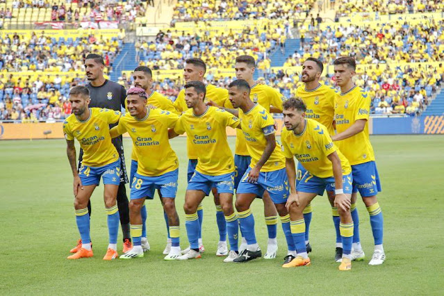 U. D. LAS PALMAS. Temporada 2023-24. Álvaro Vallés, Álex Suárez, Sergi Cardona, Mika Mármol, Kirian Rodríguez, Máximo Perrone. Pejiño, Julián Araujo, Enzo Loiodice, Jonathan Viera, Munir. U. D. LAS PALMAS 1 🆚 GRANADA C. F. 0 Domingo 24/09/2023, 18:30 horas. Campeonato de Liga de 1ª División, jornada 6. Las Palmas de Gran Canaria, estadio Gran Canaria: 24.848 espectadores. GOLES: ⚽1-0: 90+2’, Kirian Rodríguez.