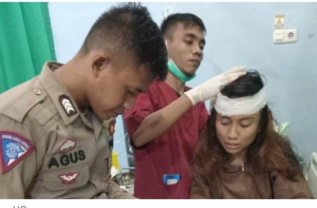 Angkot yang Ditumpangi Elakkan Kambing, Penumpang Wanita Terpental Hingga Luka-luka