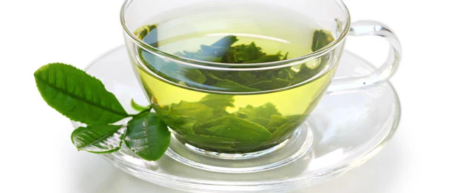 الشاي الأخضر أو الشاي الياباني هو نوع من الشاي، قليل الأكسدة خلال تصنيعه. على عكس الشاي الأحمر، الشاي الأخضر لا يتم تخميره.