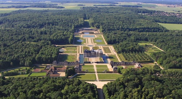 Château en Vaux-le-Vicomte de Nicolás Fouquet | Luis Le Vau + Charles Le Brun + André Le Nôtre