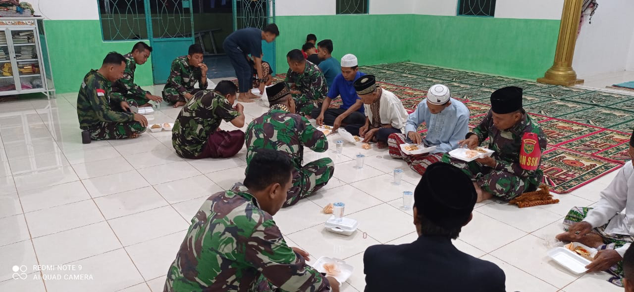 Satgas TMMD Sarapan Pagi Bersama Jamaah Masjid Nurul Iman 