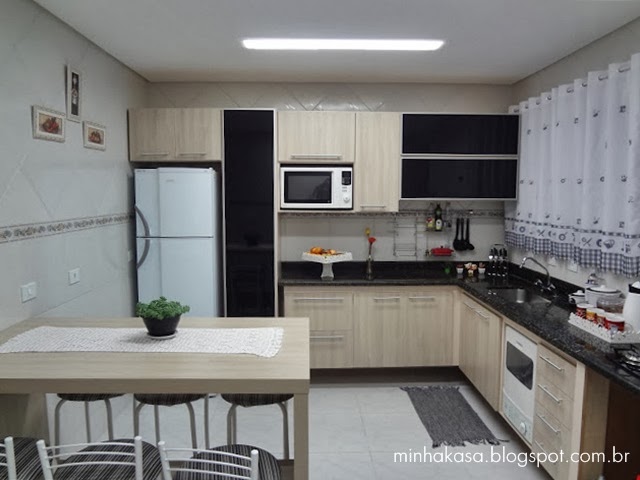 cozinha moderna com vidro preto