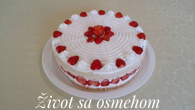 Ledena torta sa jagodama