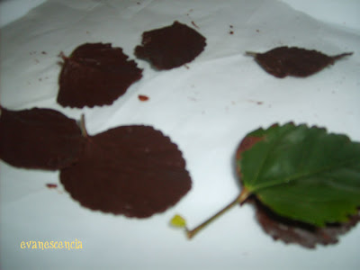 haciendo hojas de chocolate