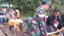     Koramil 09/Bantarbolang Gotong Royong Bangun Jembatan Penyebrangan Untuk Warga 