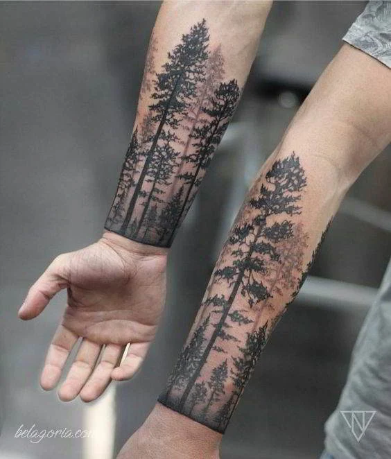 foto con tatuaje de bosque espectaculare