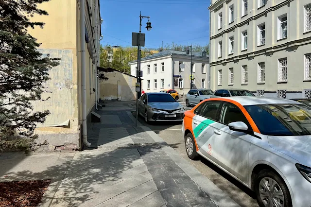 Малый Златоустинский переулок