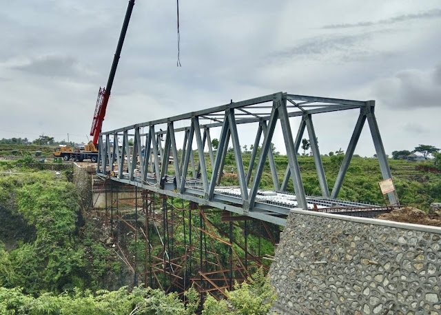 Progres pembangunan Jembatan Ngerapak di Loteng 80 persen