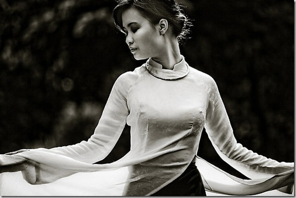 Ao Dai dance by Thomas Jeppesen