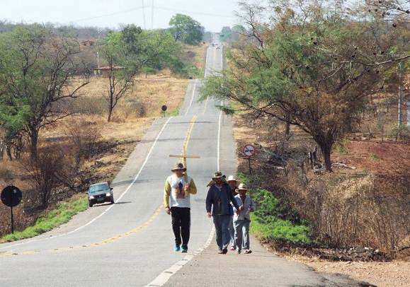 PREFEITO DE CIDADE DO AGRESTE DE PE ANDA 500 KM PARA PAGAR PROMESSA E ESPANTAR CRISE FINANCEIRA