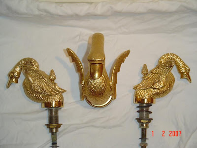 gold bathroom fixtures