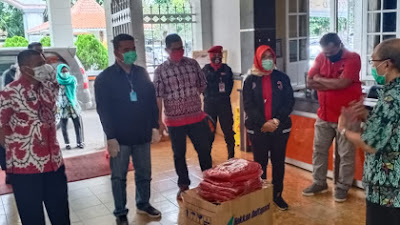 DPD dan Fraksi PDIP DPRD Jabar Salurkan Bantuan APD ke Rumah Sakit Gunungjati dan Beberapa Puskesmas Cirebon