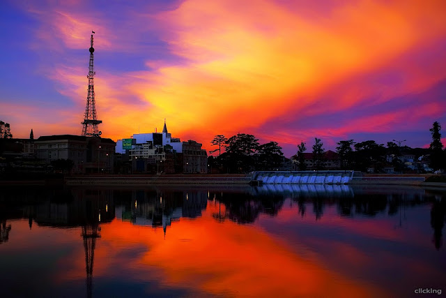 Before sunrise in Xuan Huong Lake