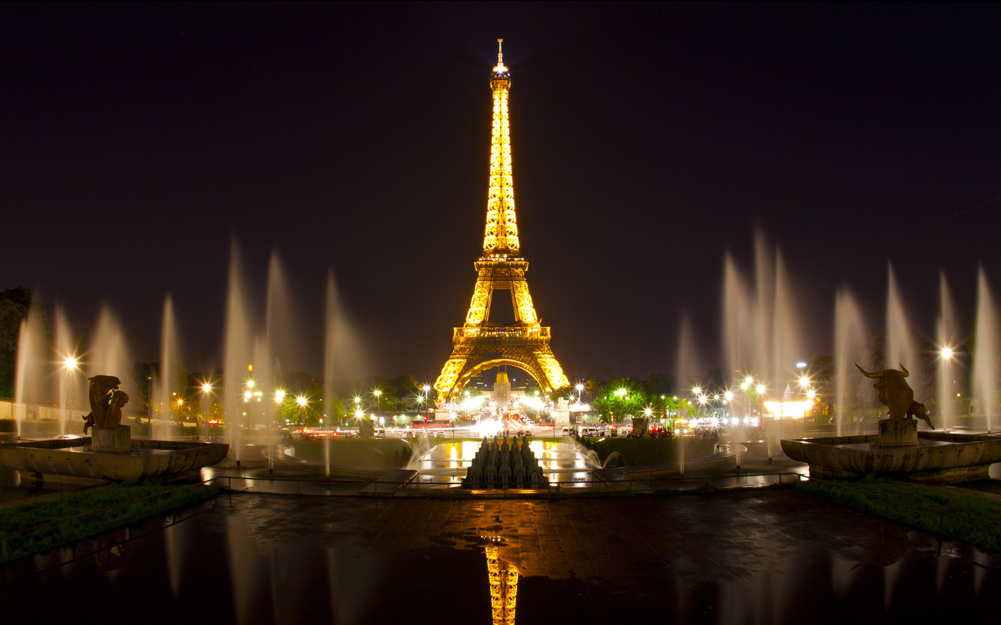 Kk Keindahan Menara Eiffel Di Malam Hari